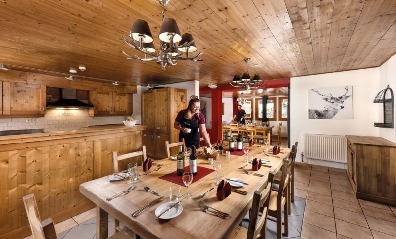 Chalet Monet dining area