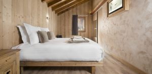 chalet le corbeau bed