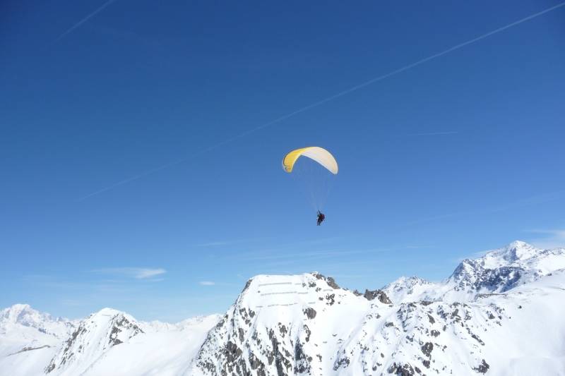 Paragliding Paradiski